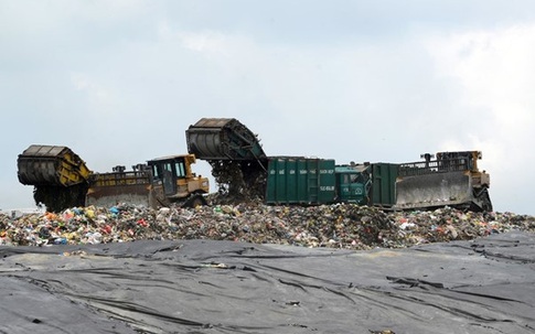 Chi phí xử lý cao, bãi rác Đa Phước vẫn bốc mùi hôi thối