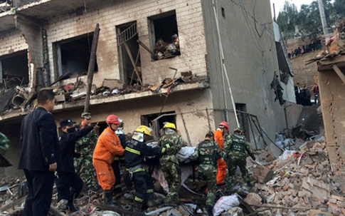 Hơn 100 người thương vong khi một tòa nhà phát nổ