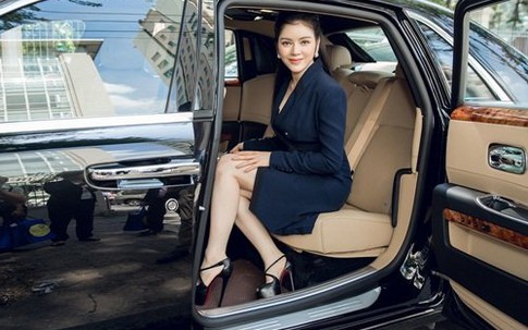 Lý Nhã Kỳ quý phái trên siêu xe 40 tỷ