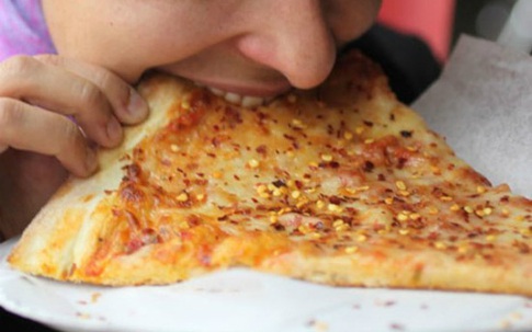 Có thể bạn đang ăn pizza sai cách