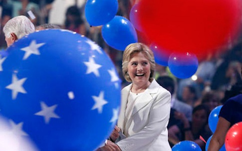Bà Clinton chuẩn bị sẵn tiệc pháo hoa để ăn mừng nếu đắc cử