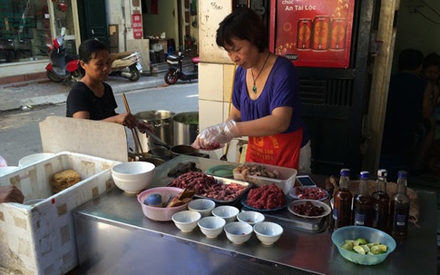 Ấm bụng ngày trở gió với bát mì nấu gần sân Hàng Đẫy