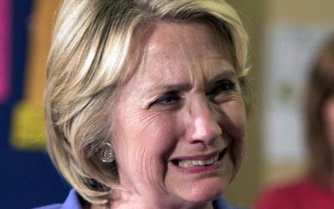 Bà Clinton đã "không thể ngừng khóc" khi gọi cho bạn thân
