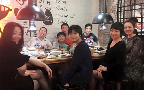 Công Lý vui vẻ ăn tối cùng vợ cũ và bạn gái mới