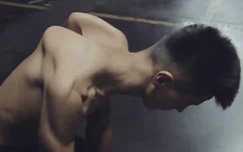 Chàng trai gây bão mạng vì tài 'biến hình' kỳ quái