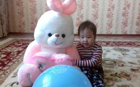 Nỗi đau người mẹ có con gái 2 tuổi tử vong vì ngộ độc