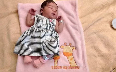 Bố mẹ chết vì sốc thuốc, con gái cũng tử vong vì quá đói