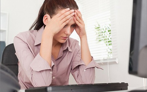 Phát hiện sự thật phũ phàng khi mượn máy tính của chồng