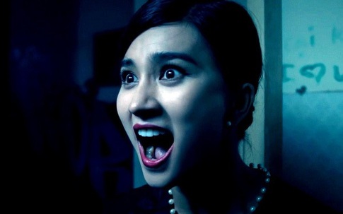 "Gái một con" Kim Tuyến bị ma nữ đeo bám trong phim kinh dị ‘Hình nhân’