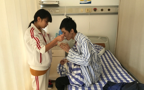 Thiếu nữ rao bán trinh tiết để cứu anh trai bị ung thư