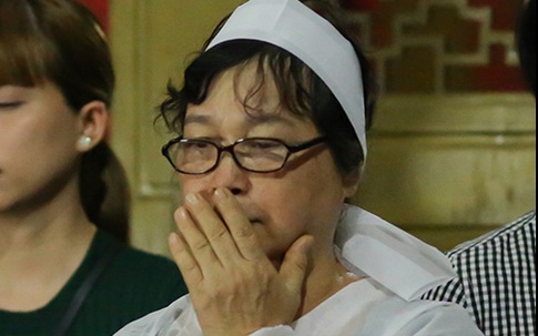 Vợ Quang Lý nén đau thương lo hậu sự cho chồng