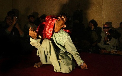 Bí mật đen tối sau nghề 'trai nhảy' ở Afghanistan