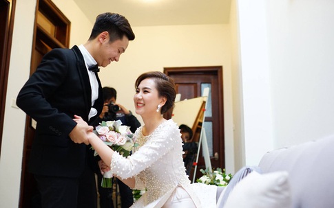 MC Mai Ngọc diện áo dài đính 2.000 viên ngọc trai trong lễ ăn hỏi