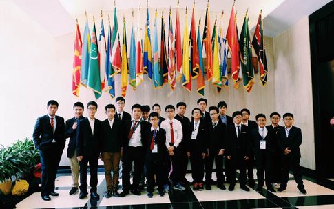Đoàn học sinh đầu tiên thăm Phái đoàn Ngoại giao Việt Nam tại Liên Hợp Quốc
