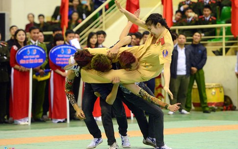 Nữ sinh cảnh sát hạ gục 3 thanh niên được thăng hàm