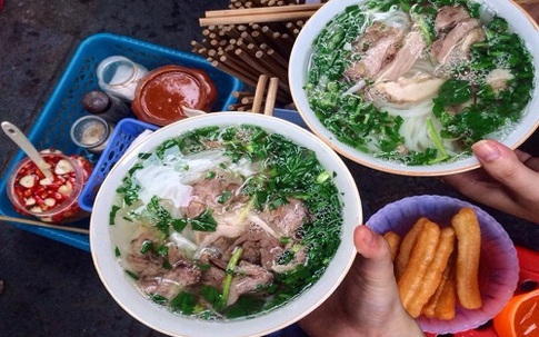 Những quán ăn không biển hiệu vẫn đông khách ở Hà Nội