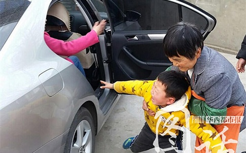 Bức thư người mẹ gửi con đi làm xa nhà khiến hàng triệu người bật khóc