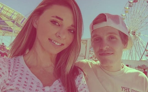 Bị chế nhạo vì cơ thể biến dạng sau bỏng nặng, nhưng cô gái này đã khiến mọi người nể phục