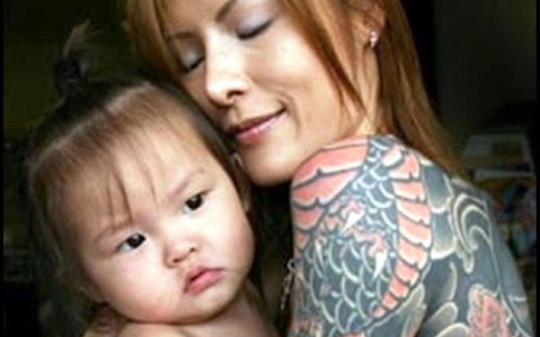 Cuộc sống đầy bạo lực, ma túy và tình dục của phụ nữ trong giới mafia khét tiếng ở Nhật Bản