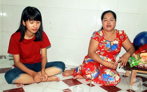 Ước mơ giản dị của cô thủ khoa đi học thay em, “sợ” mặc váy, mang giày cao gót