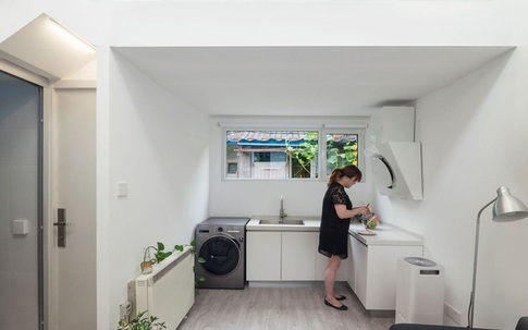 Sự gọn gàng, tinh tế khiến ngôi nhà đơn giản này nổi bật giữa khu phố cổ