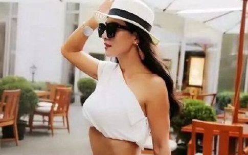 Bà mẹ U50 khiến dân mạng ghen tị vì trẻ như gái 18
