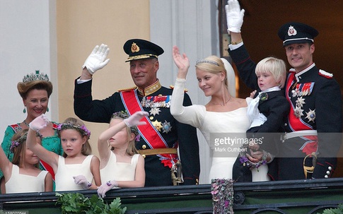 Hai công nương xinh đẹp giỏi giang thế này vẫn bị nhà chồng cấm cản