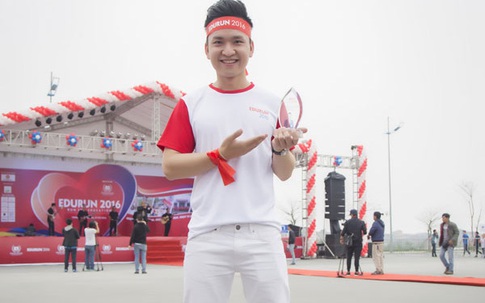 MC Hạnh Phúc chạy hết mình vì học sinh nghèo