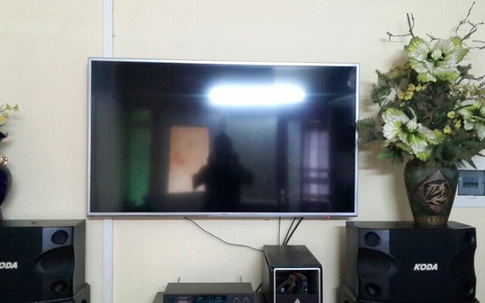 Tranh cãi về chiếc tivi bị lỗi màn hình khách mua ở siêu thị Nguyễn Kim