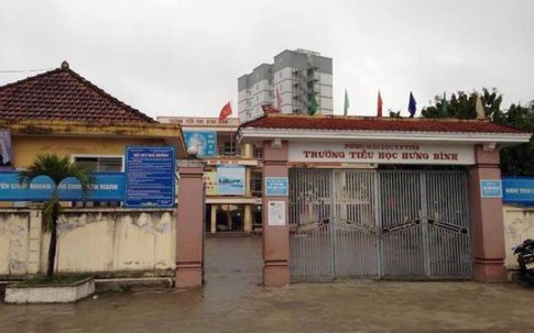 Thầy giáo sàm sỡ hàng loạt học sinh lớp 3 bị buộc thôi dạy