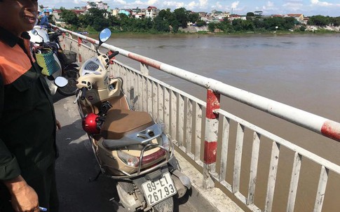 Hà Nội: Một cô gái để lại xe, nhảy cầu Chương Dương tự tử