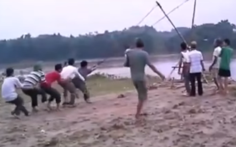 Tuyên Quang: Dân dùng “luật làng” đối phó với khai thác cát ven bờ sông Lô