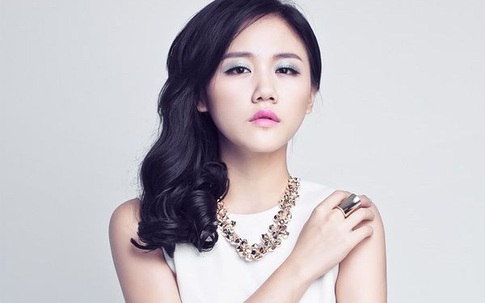 Văn Mai Hương bất ngờ bị tố giả tạo và hỗn hào