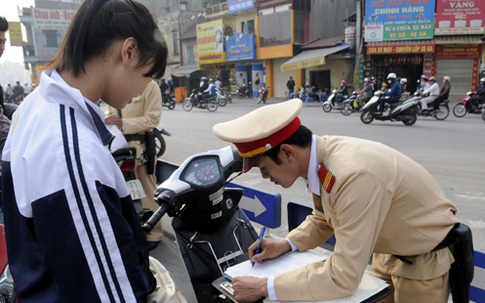 Vi phạm Luật Giao thông nhiều lần, học sinh sẽ bị buộc thôi học