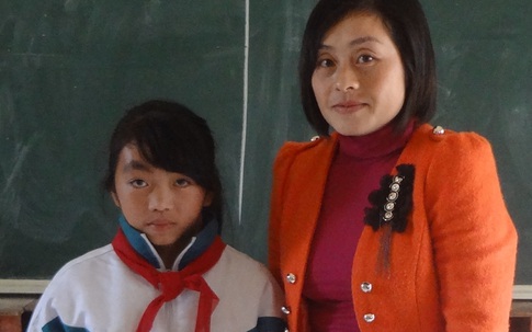 Xót xa cô bé nghèo mắc bệnh lạ, khổ sở vì sẹo xấu chằng chịt