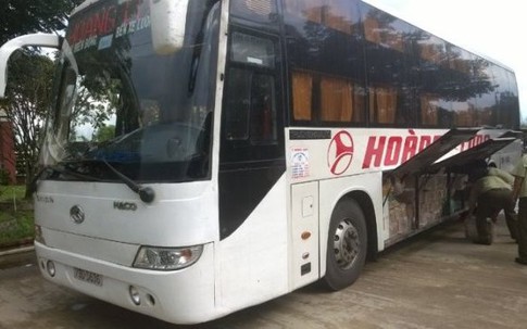 Xe khách Hoàng Long chở nhiều hàng "lậu"