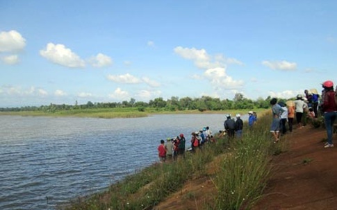 Hà Tĩnh: Buồn chuyện gia đình, nam sinh nhảy hồ tự tử.