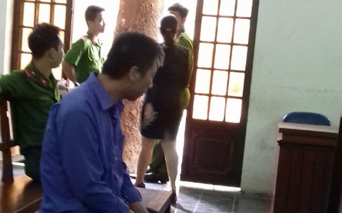 Cô gái suýt bị đốt chết vì nhắn tin chửi bới tình cũ