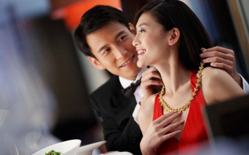 Khát con trai, ông chủ giàu bị "chân dài" cho sập bẫy