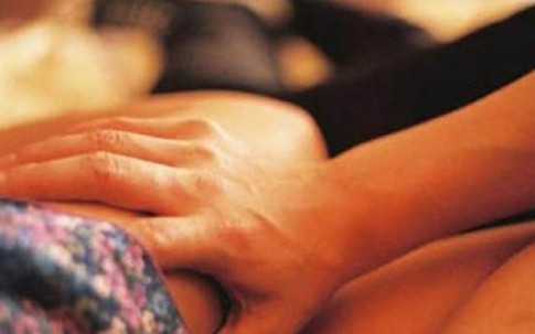 Bất thường, cụ ông ngoài 70 tuổi cứ ốm là nghiện tình dục