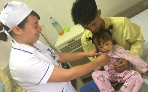 Phẫu thuật thành công cho bé gái 3 tuổi bị hạt thóc chui vào vùng kín