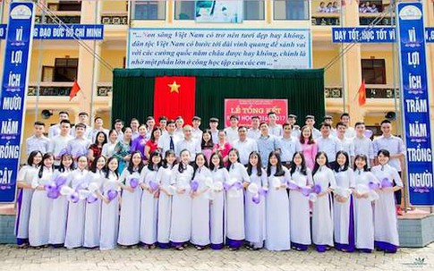 Lớp học trường làng có 19 em đạt 27 điểm trở lên