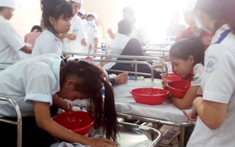 106 học sinh có dấu hiệu ngộ độc thực phẩm sau bữa ăn ngày khai giảng