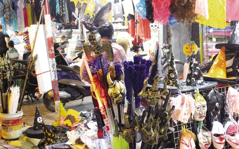 Đồ chơi Halloween: Người lớn lo lắng, trẻ con khóc thét