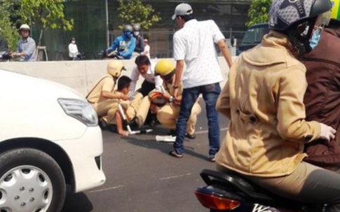 Hà Nội: Bắt 3 thanh niên tông xe trúng một CSGT