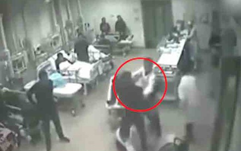 Cứu sống bệnh nhân, bác sĩ bị người nhà đánh tới tấp