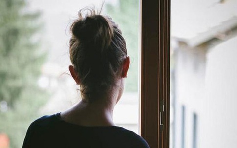 Nhờ hàng xóm, phát hiện bí mật lớn của con dâu