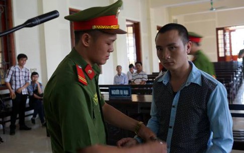 Lãnh 6 năm tù vì dùng cuốc sát hại vợ