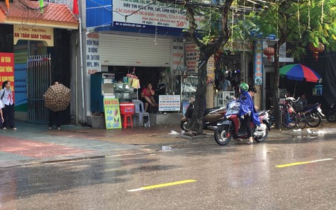 Hải Phòng: Xế hộp mất lái, tông 5 người bị thương