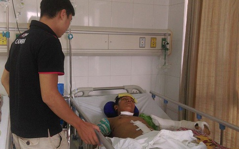 Xót xa người bố “gà trống nuôi con” liệt giường vì tai nạn